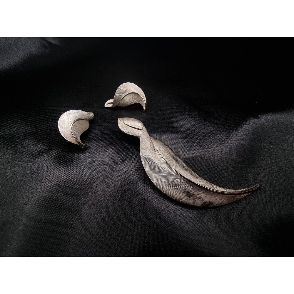 Vintage 1960s Trifari Silver Leaf Set – Brooch & Earrings